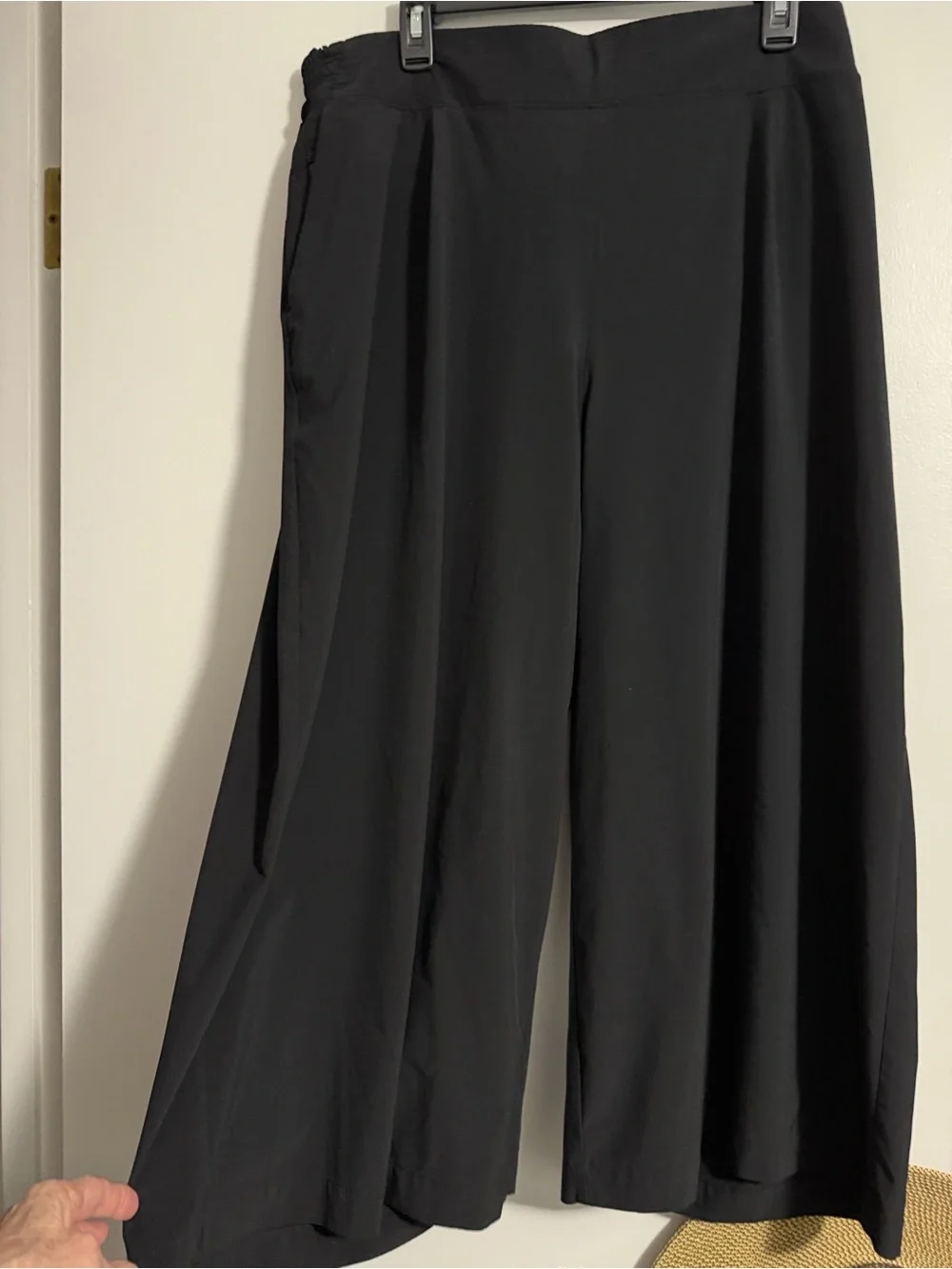 ATHLETA Brooklyn Wide Leg Crop Pant Black sz 18 LIKE NEW Ins 23”ElasticBackWaist - Picture 4 of 10